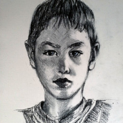 Exemple d’un portrait dessiné aux crayons, encre, fusain sur papier