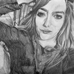 Exemple d’un portrait dessiné aux crayons, encre, fusain sur papier